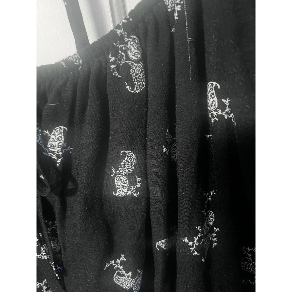 Maurices Womens XXL Black Paisley Smocked Peplum Top Puff Sleeve Square Neck NWT - Picture 2 of 4